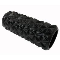Foam roller på gulv ved siden af træningsmåtte