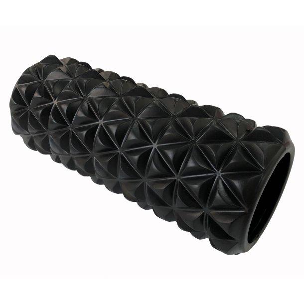 Foam roller på gulv ved siden af træningsmåtte
